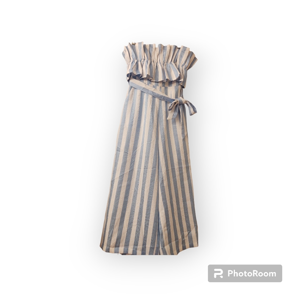 Entro strapless size small blue and white romper. New with tags.